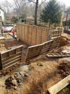 Forming foundation walls