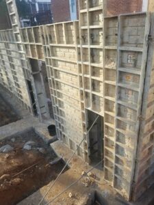 Forming foundation walls