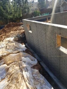 Forming foundation walls